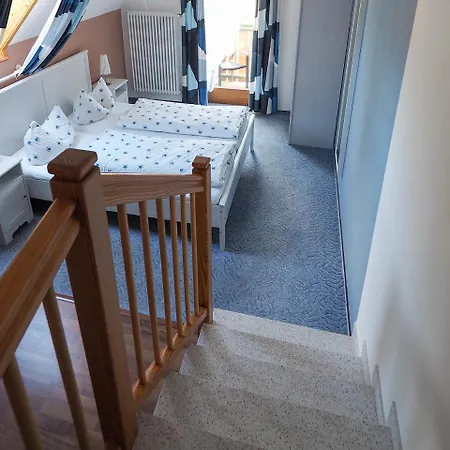 게스트하우스 Landgasthof Zum Schwarzen Grat 이스니임알가우